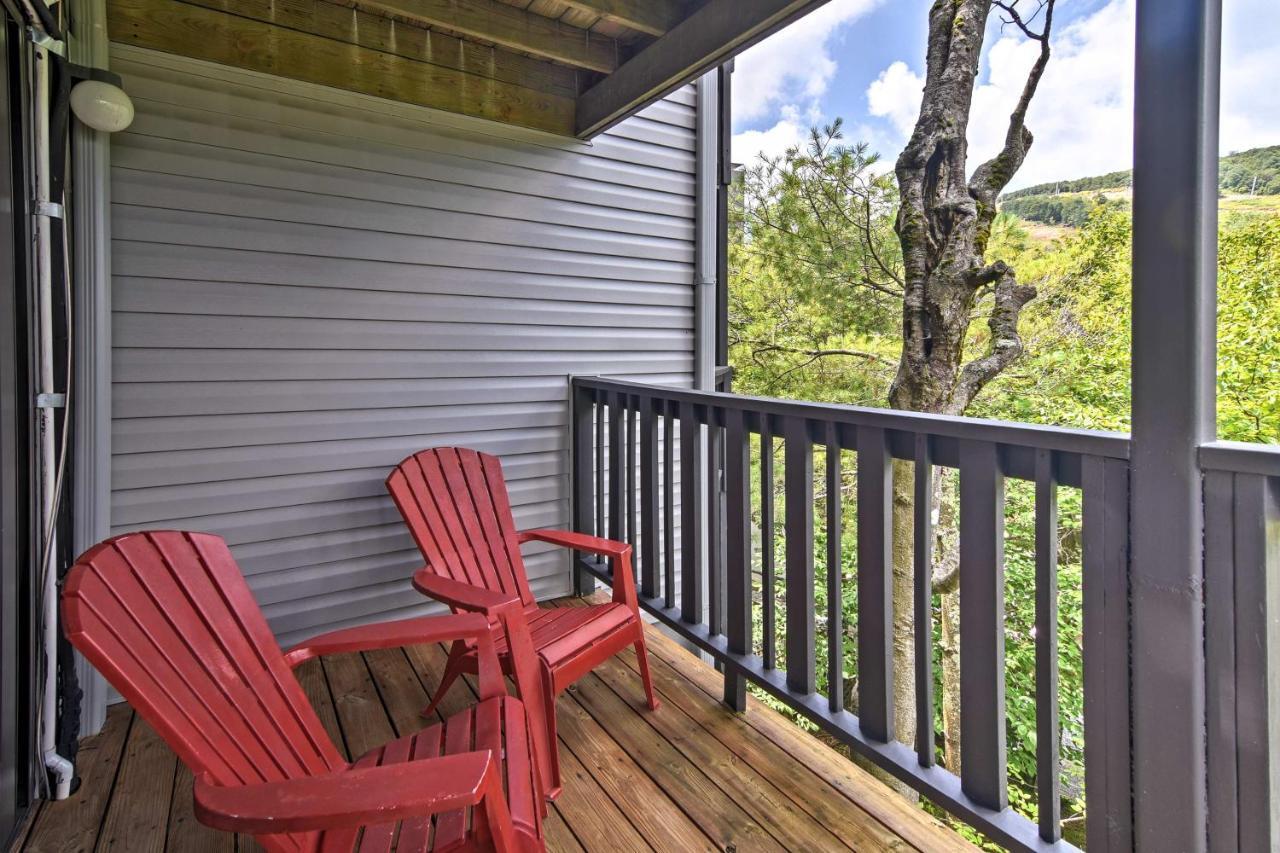 Beech Mountain Condo With Balcony, Walk To Resort! Eksteriør billede