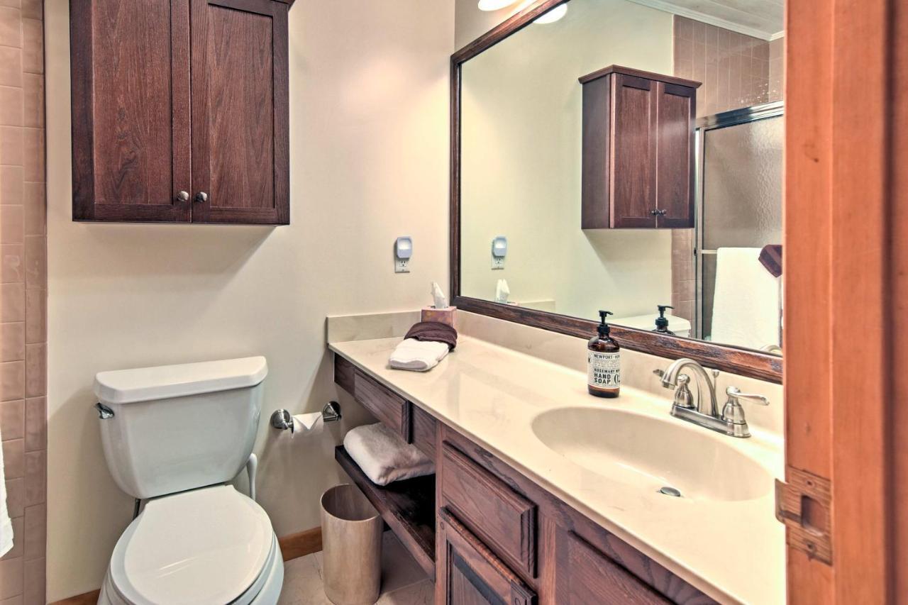 Beech Mountain Condo With Balcony, Walk To Resort! Eksteriør billede